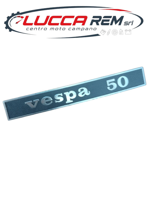 5754 Targhetta Posteriore "VESPA 50" Fondo Nero Sim. 152509 Per Vespa 50